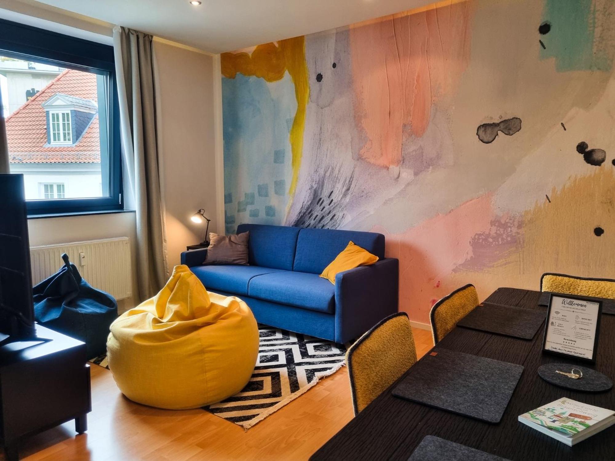Apartment Maremar: Design With Luxury Beds And Workspace Braunschweig
