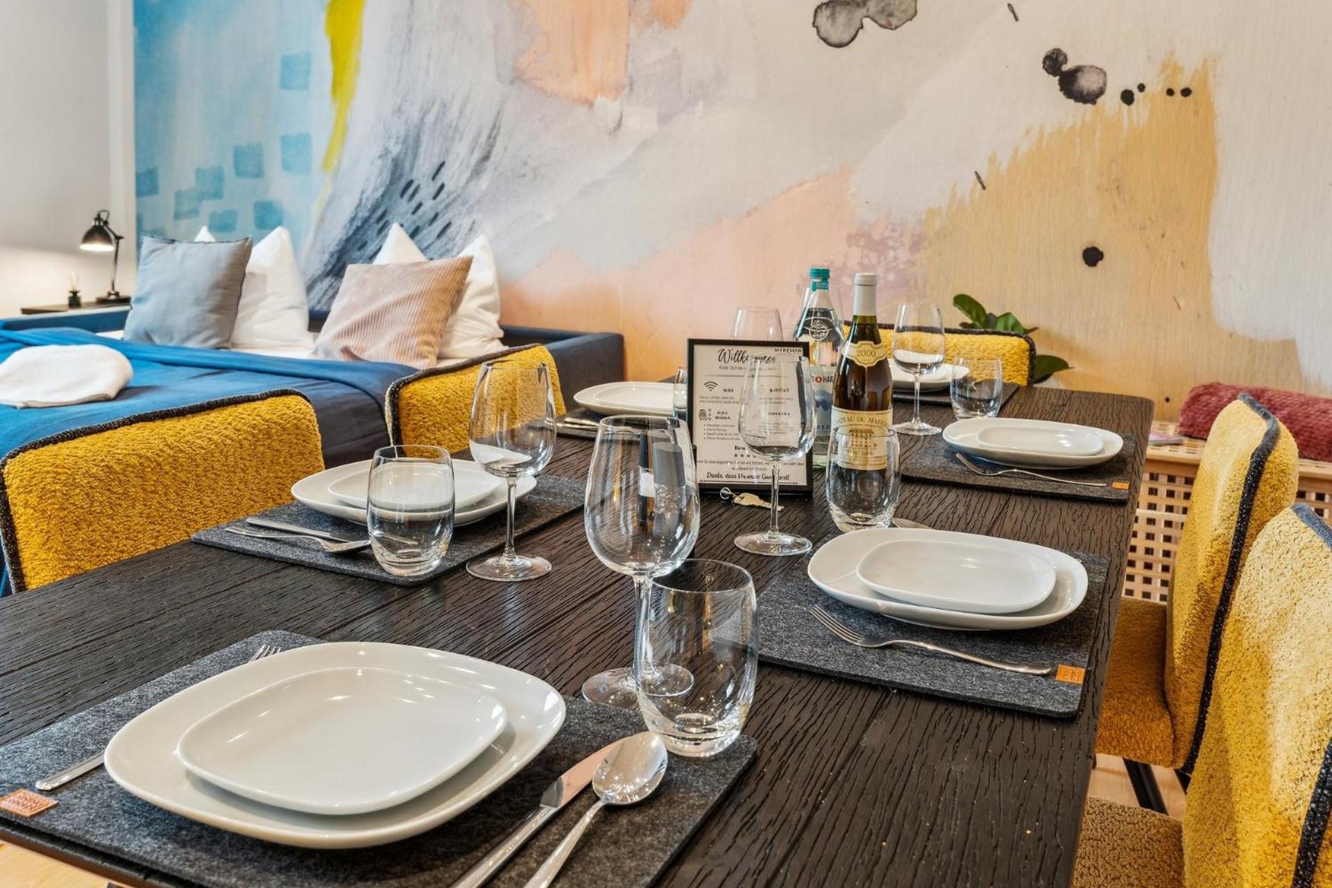 Apartment Maremar: Design With Luxury Beds And Workspace
