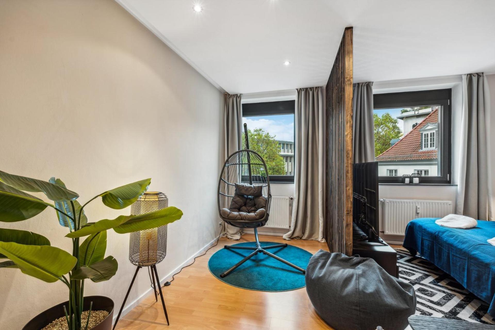 Maremar: Design With Luxury Beds And Workspace Braunschweig