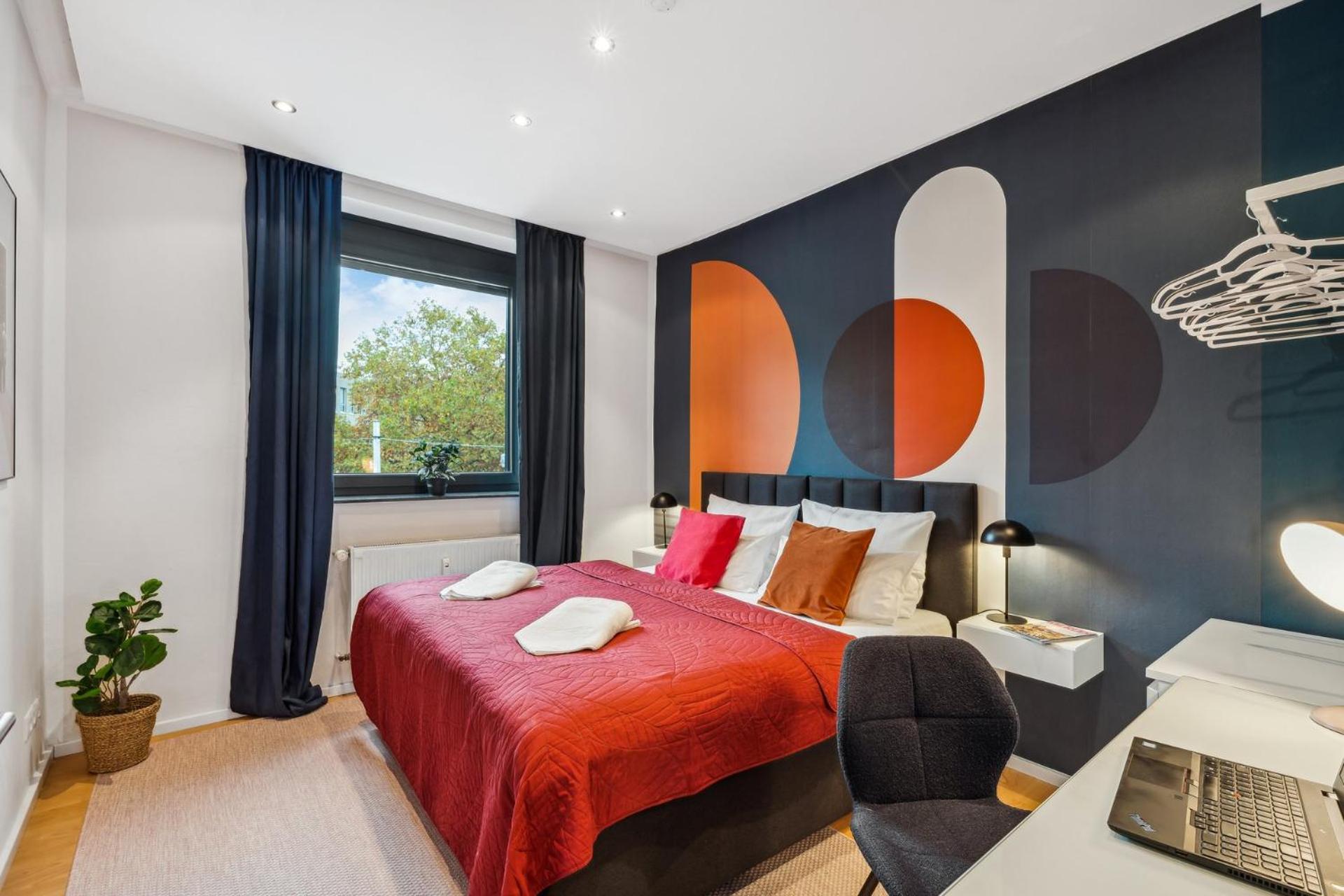 Apartment Maremar: Design With Luxury Beds And Workspace Braunschweig